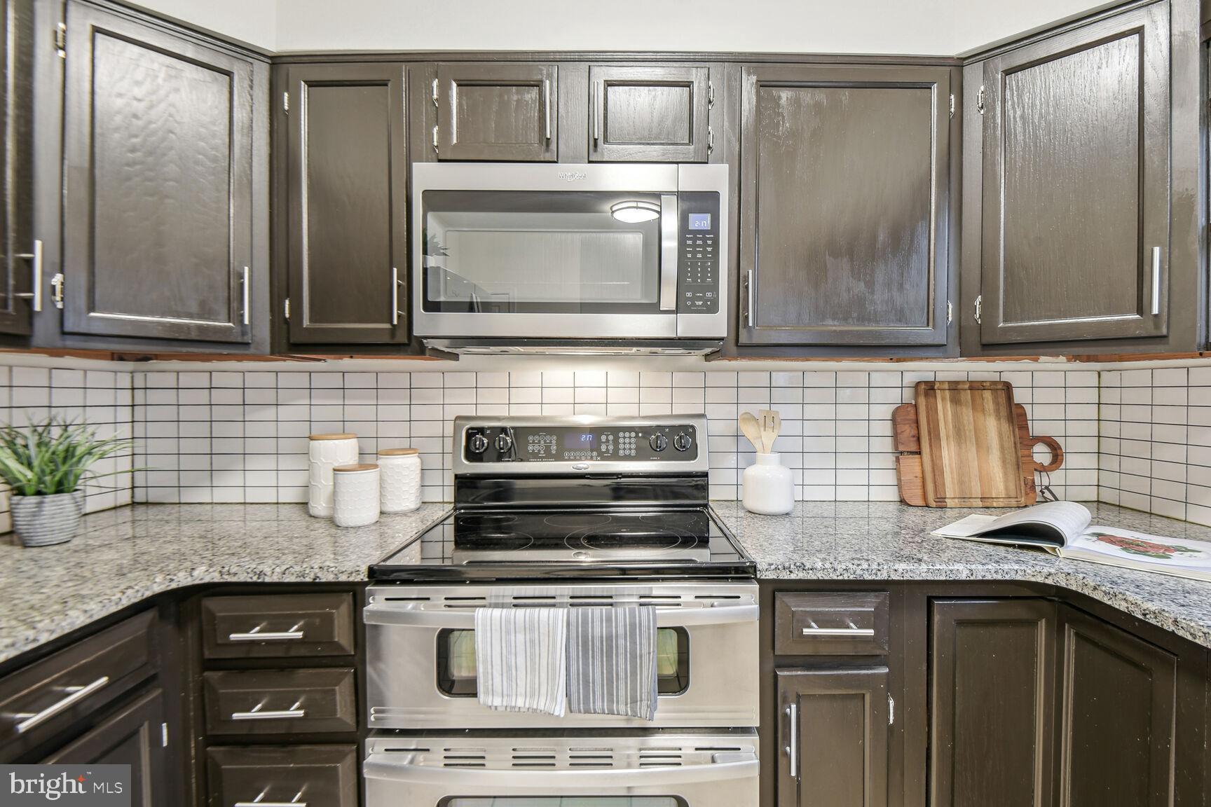 COLUMBIA SQUARE - Residential