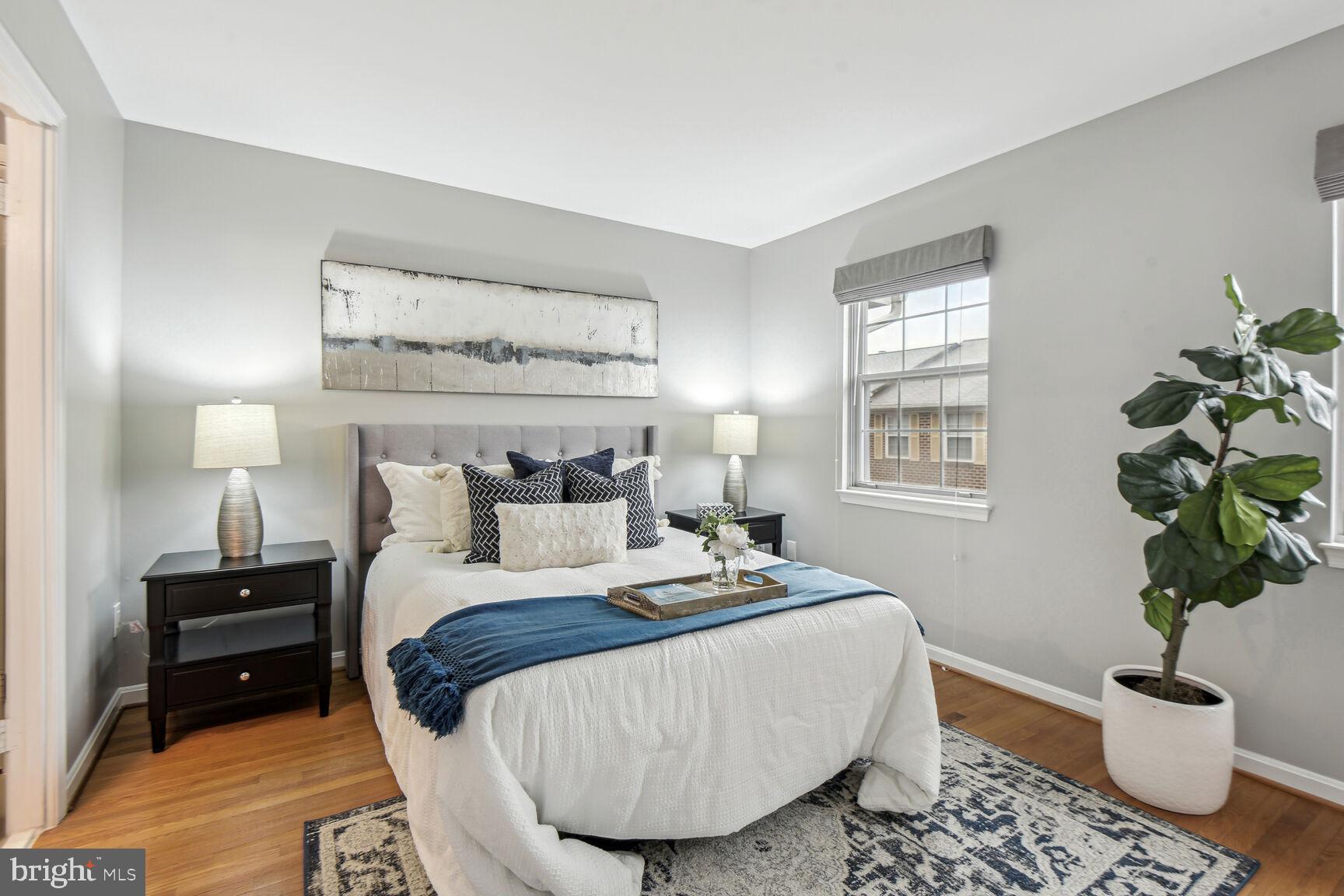 COLUMBIA SQUARE - Residential