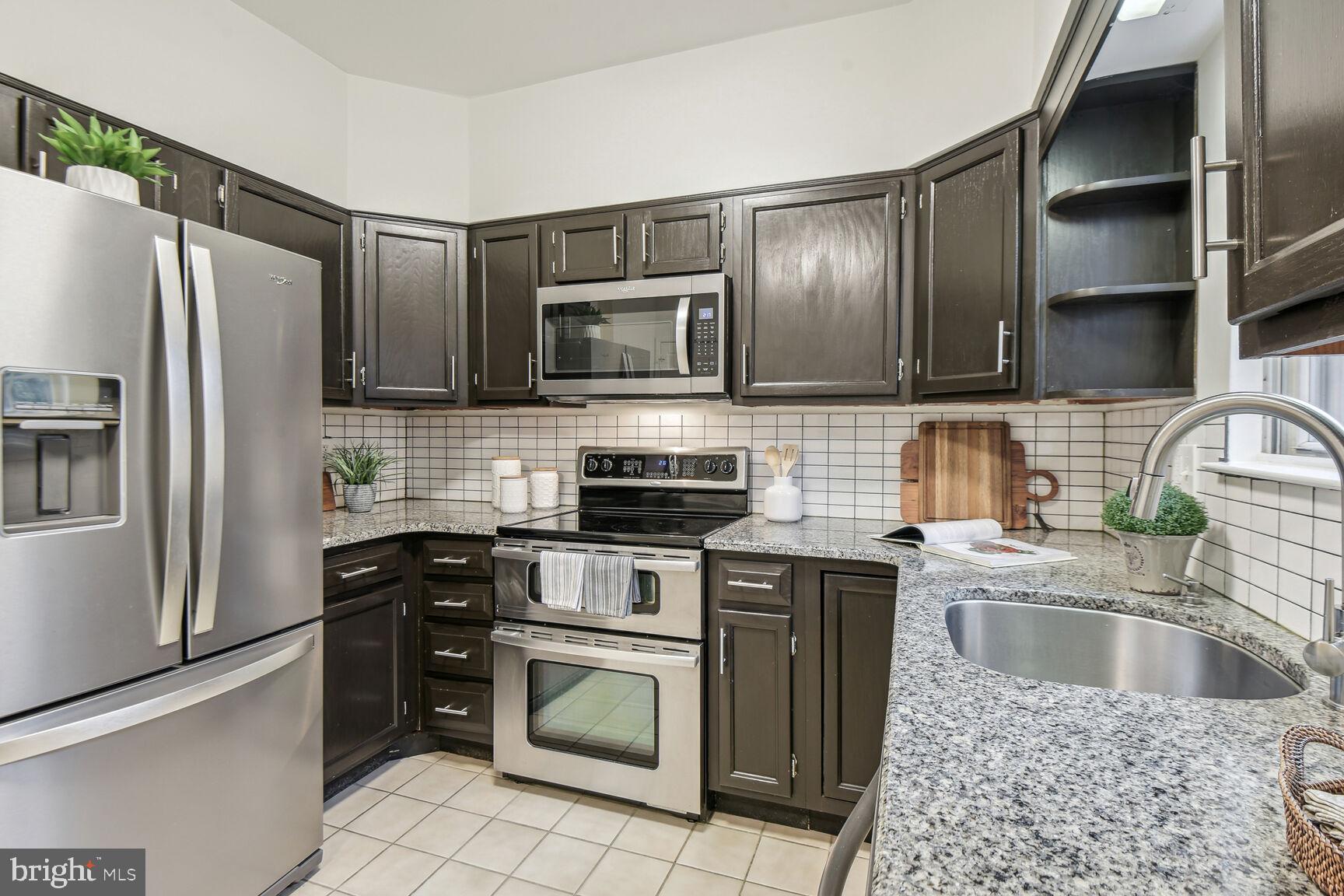 COLUMBIA SQUARE - Residential