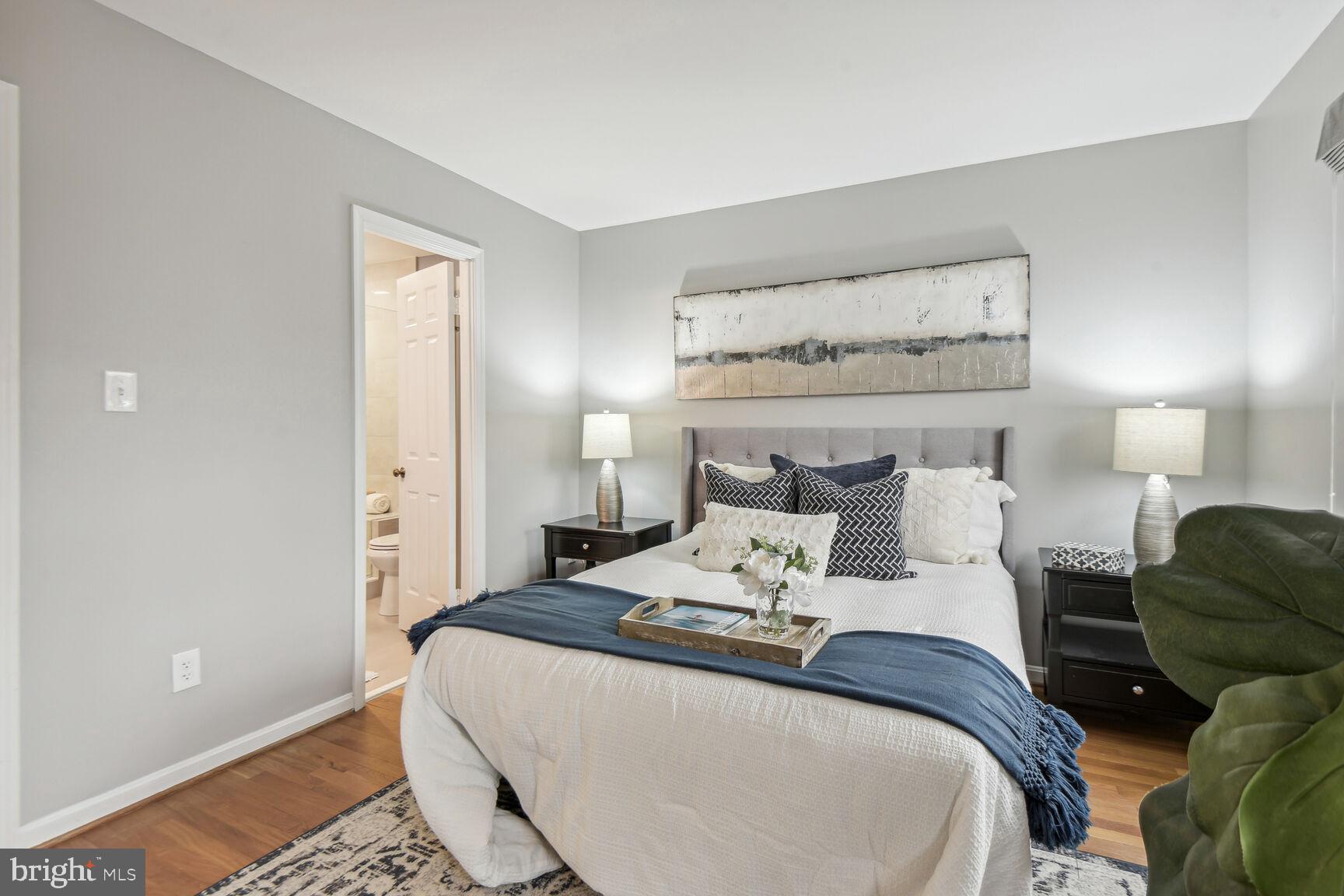 COLUMBIA SQUARE - Residential