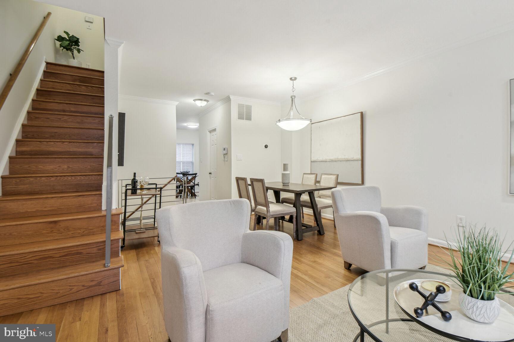 COLUMBIA SQUARE - Residential