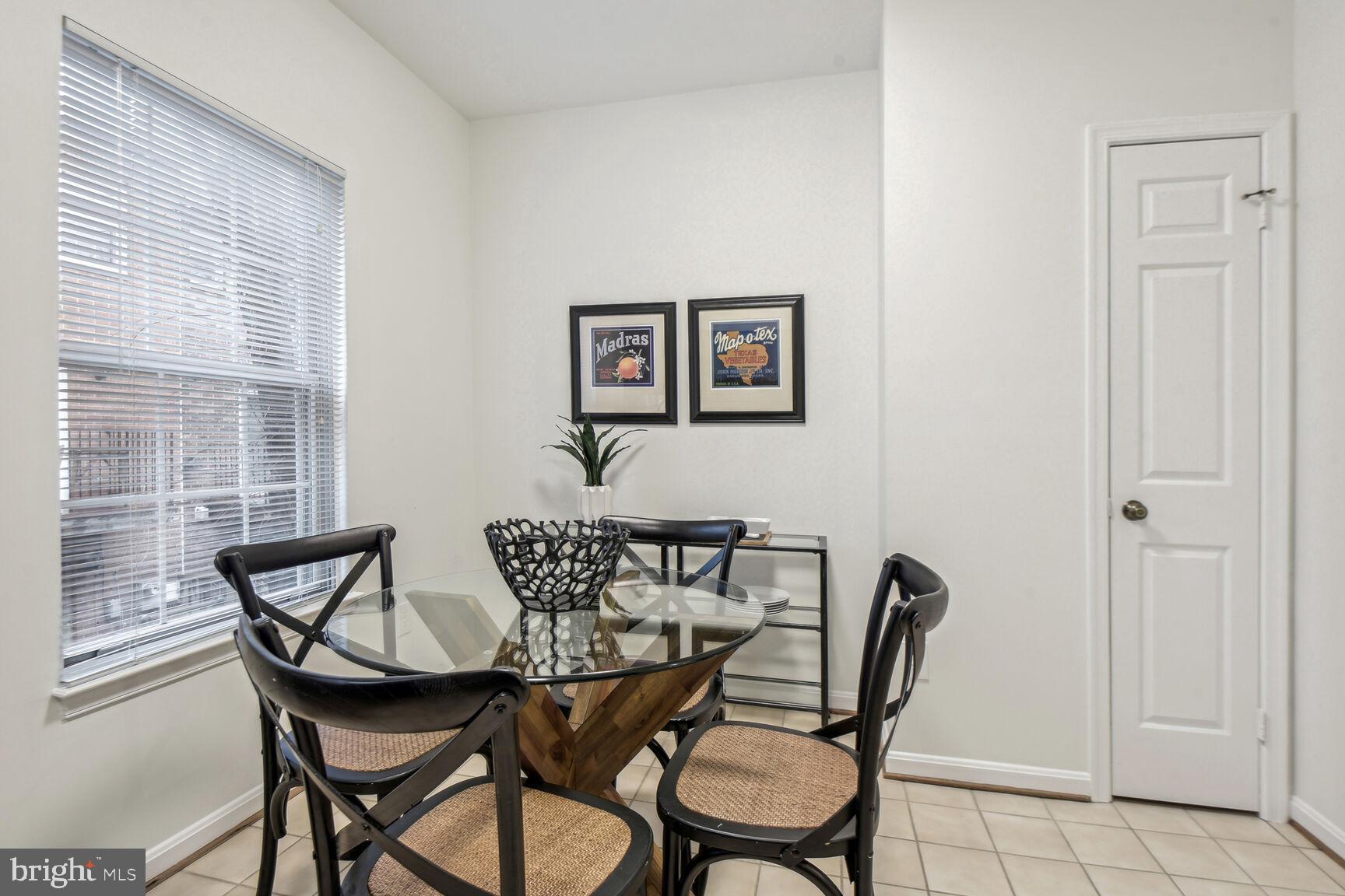 COLUMBIA SQUARE - Residential