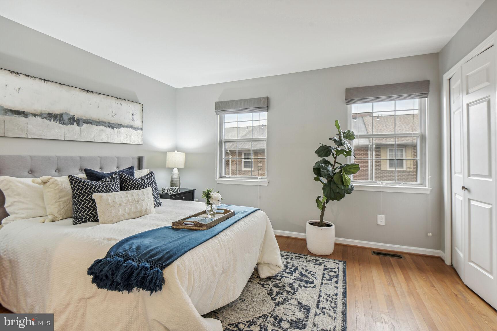 COLUMBIA SQUARE - Residential