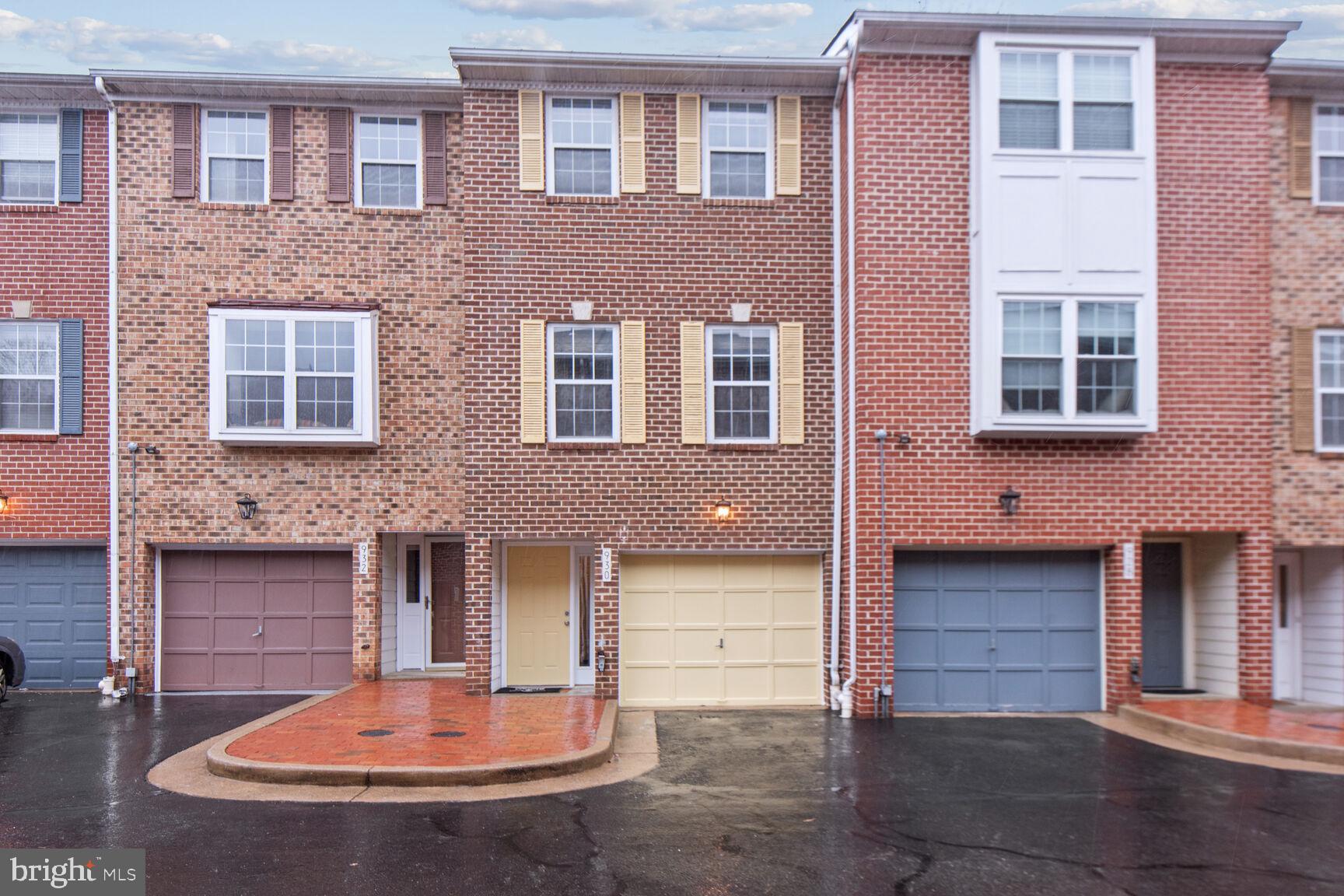 COLUMBIA SQUARE - Residential