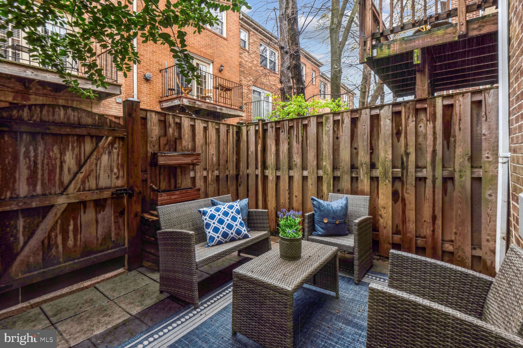 COLUMBIA SQUARE - Residential