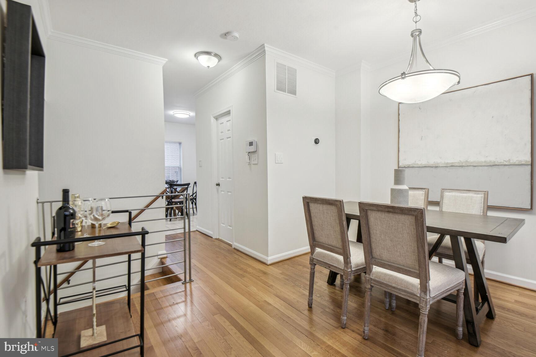 COLUMBIA SQUARE - Residential