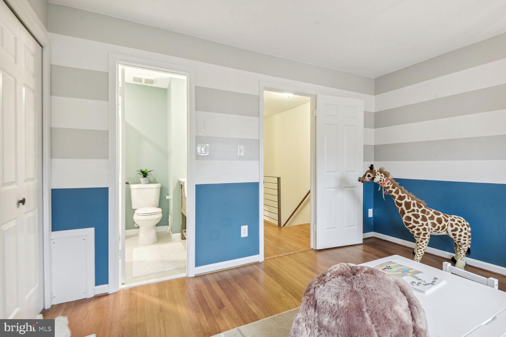 COLUMBIA SQUARE - Residential