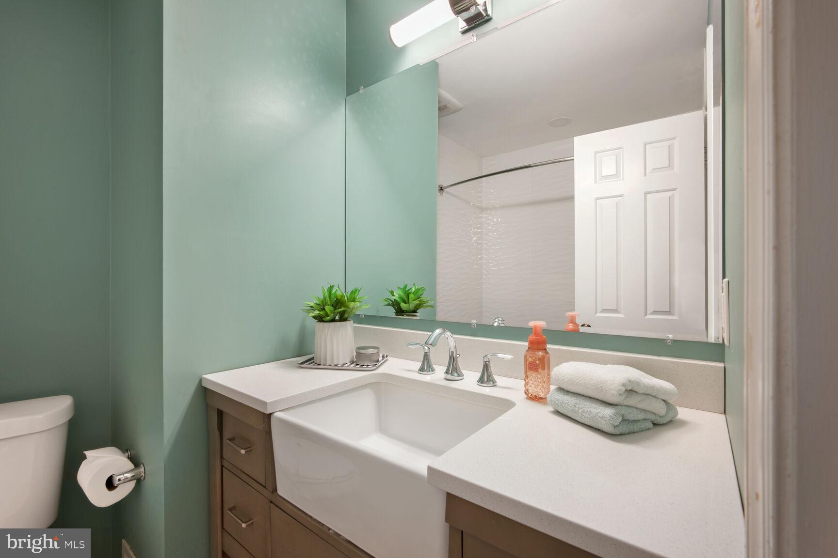 COLUMBIA SQUARE - Residential