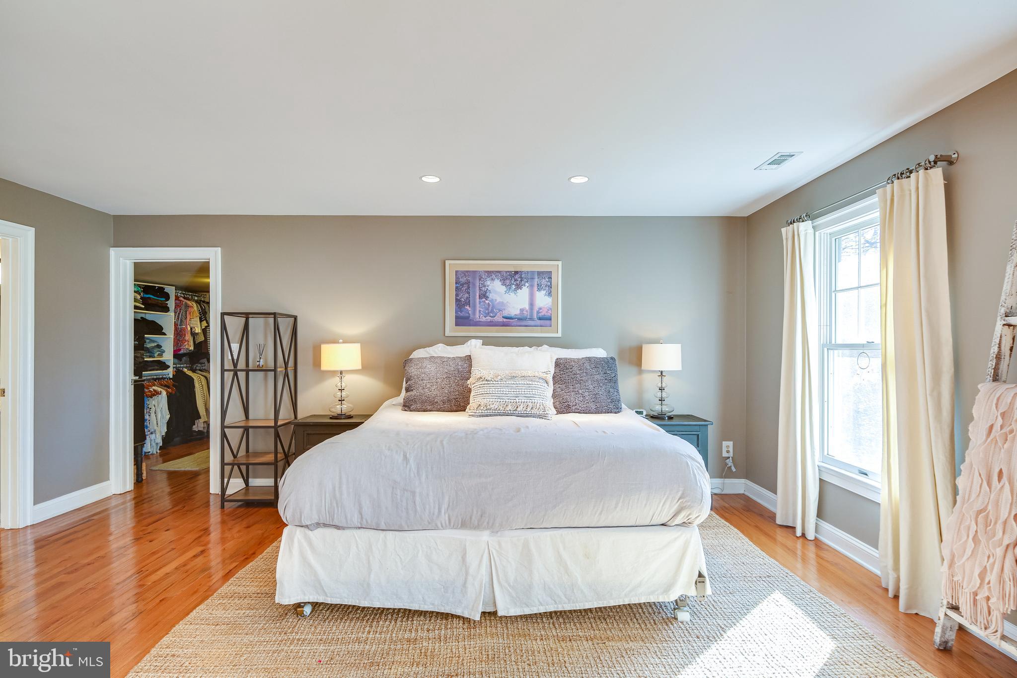 MEADOWOOD - Residential