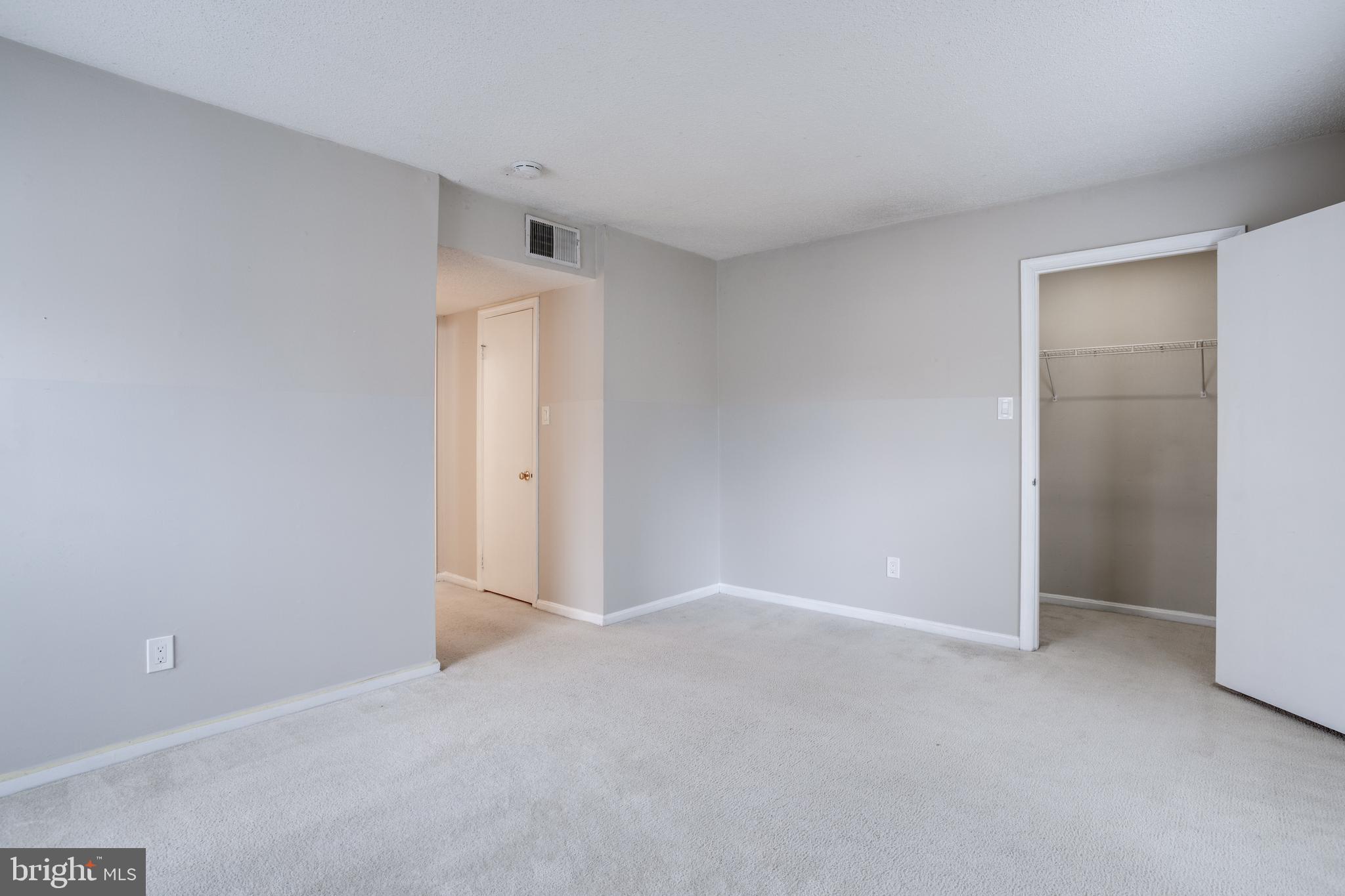 CHATEAUX CONDO - Residential Lease