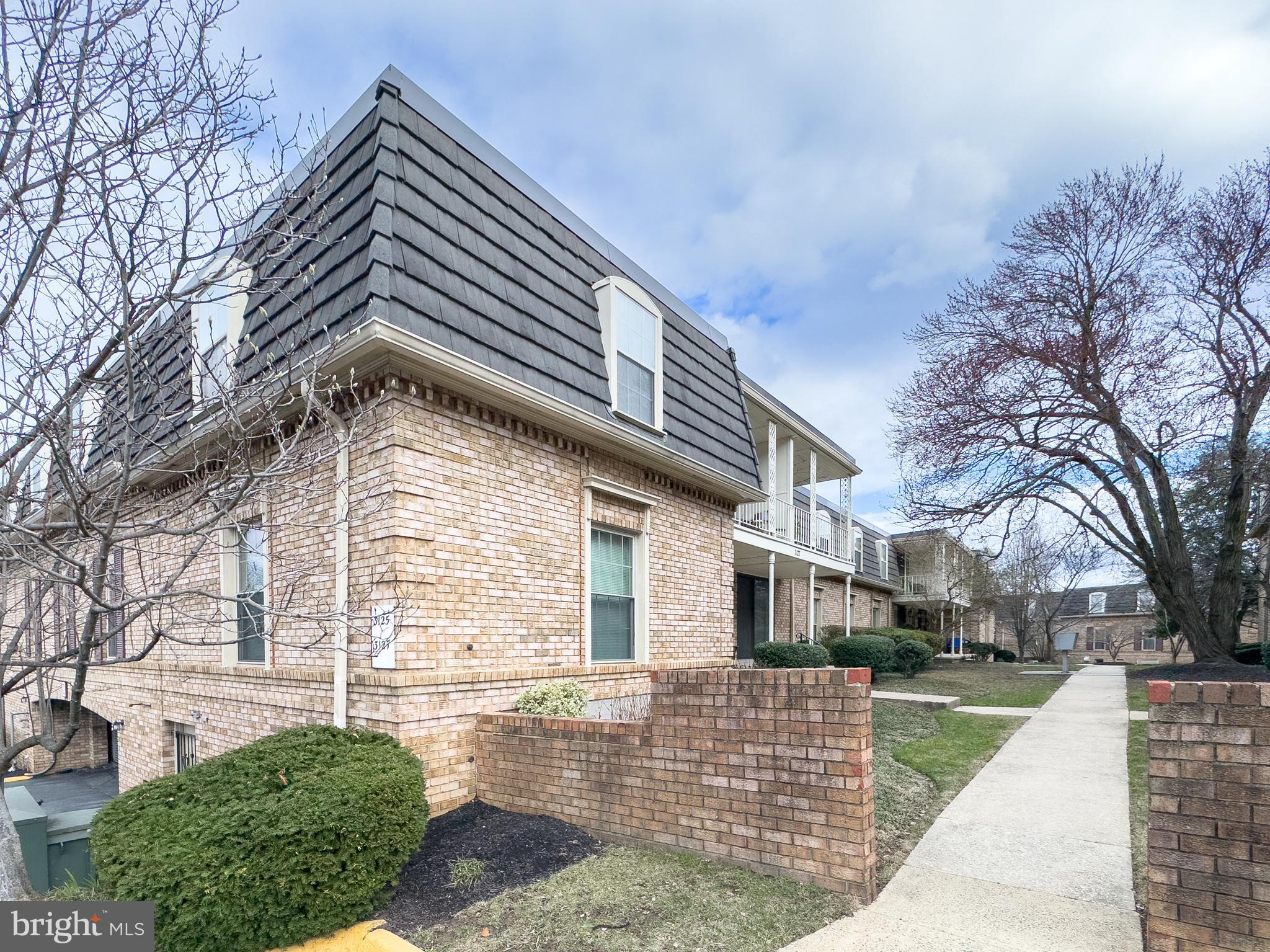 CHATEAUX CONDO - Residential Lease