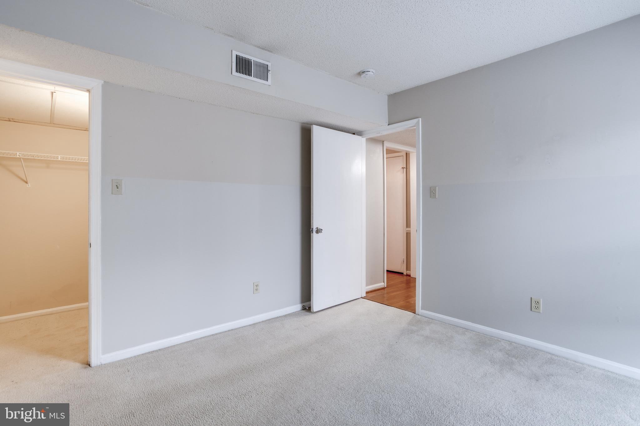 CHATEAUX CONDO - Residential Lease