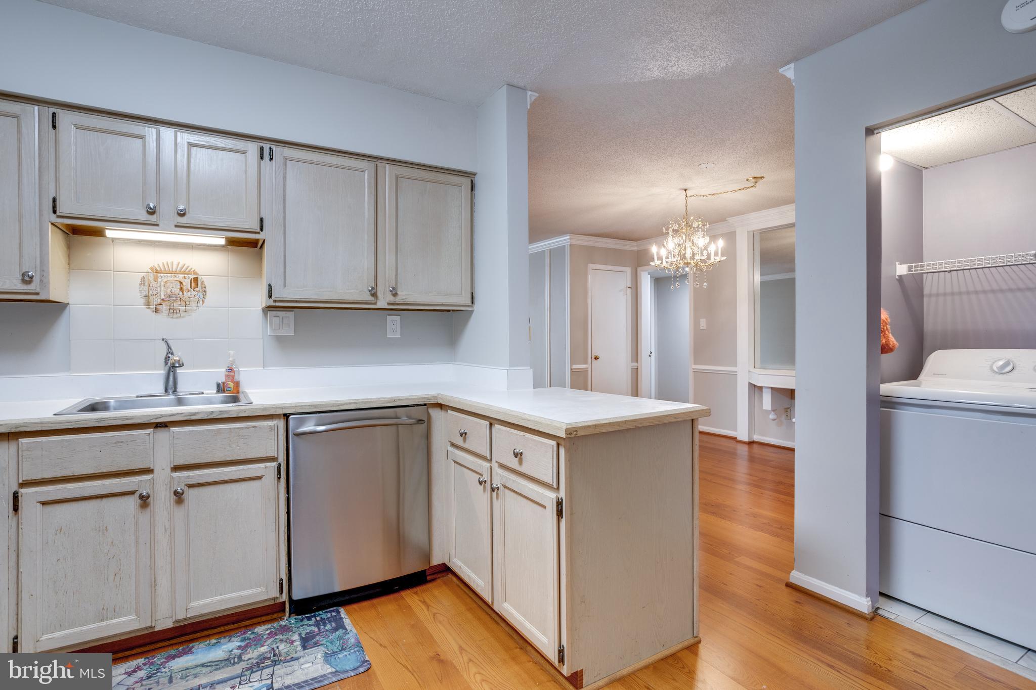 CHATEAUX CONDO - Residential Lease