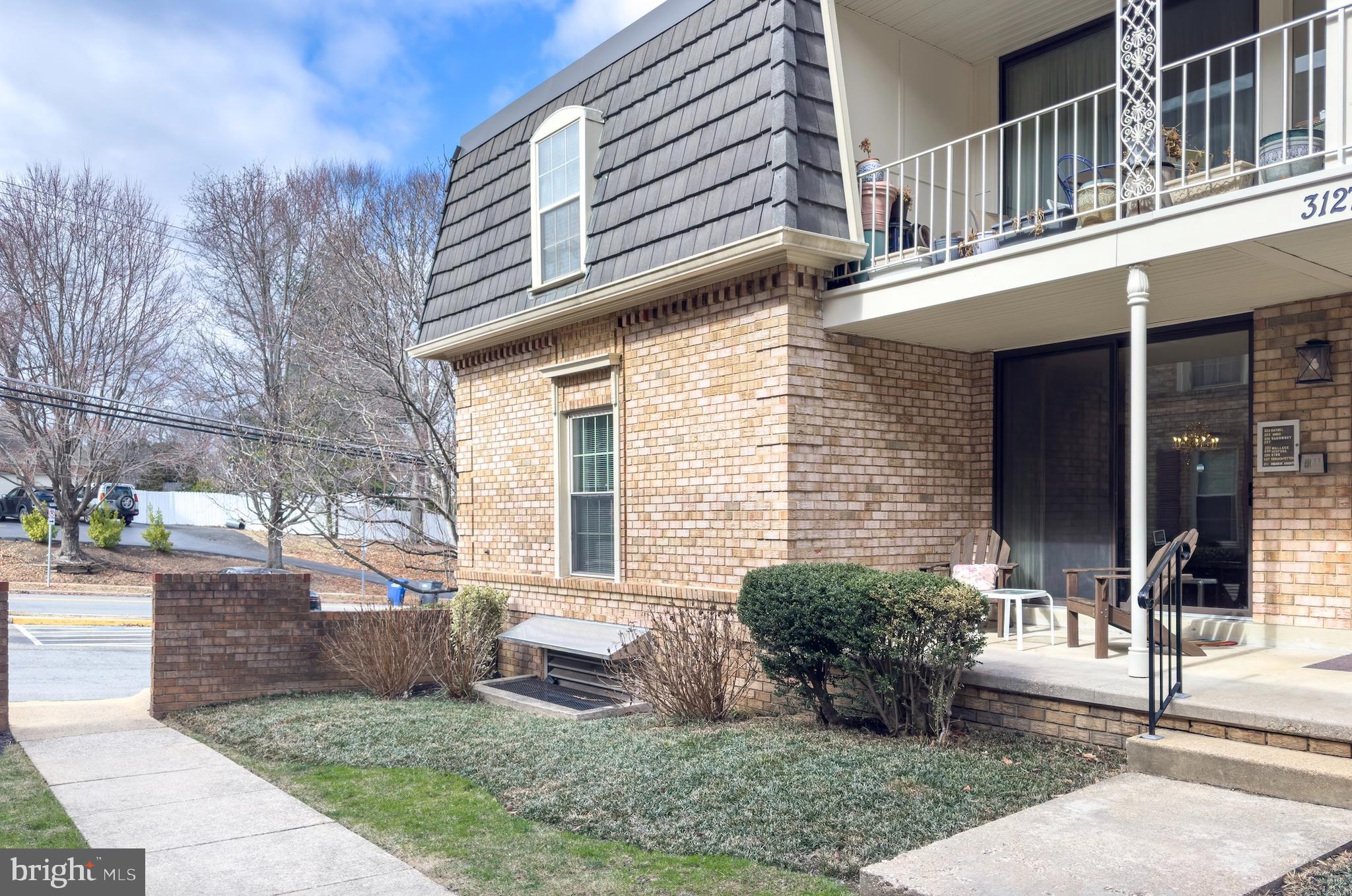 CHATEAUX CONDO - Residential Lease