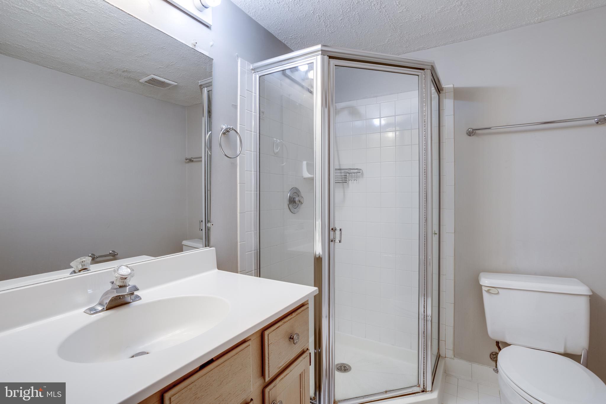 CHATEAUX CONDO - Residential Lease