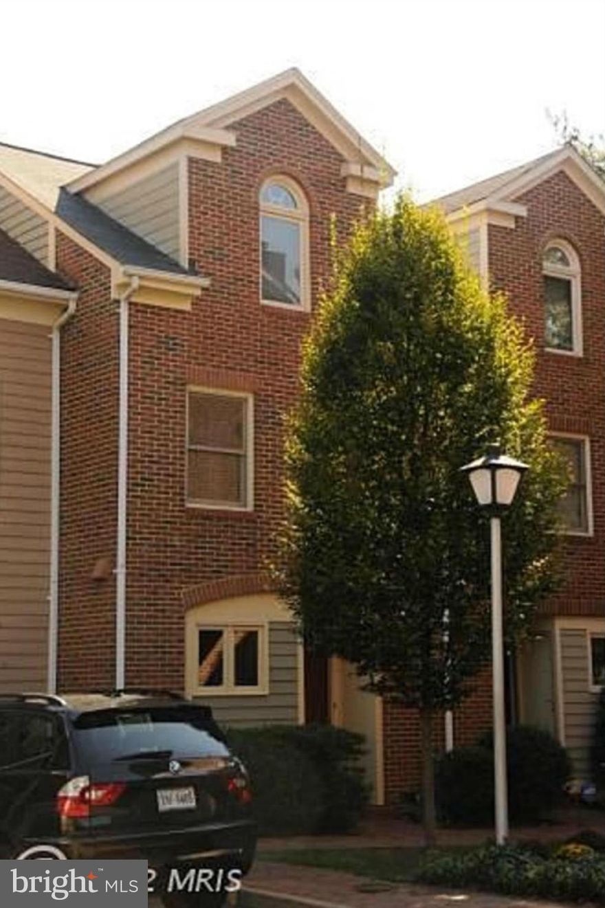 COMMUTERS DREAM! Renovated 4 level townhouse in the heart of Ballston! Just 2 blocks to metro! Hardwood floors on main level, stainless steel appliances, granite counters, new roof, nice blinds.Master suite with skylight & renovated master bath. French doors to lovely deck. Walk to restaurants, parks, and more.Must have good credit, $144k income, and no more than 2 incomes to qualify.