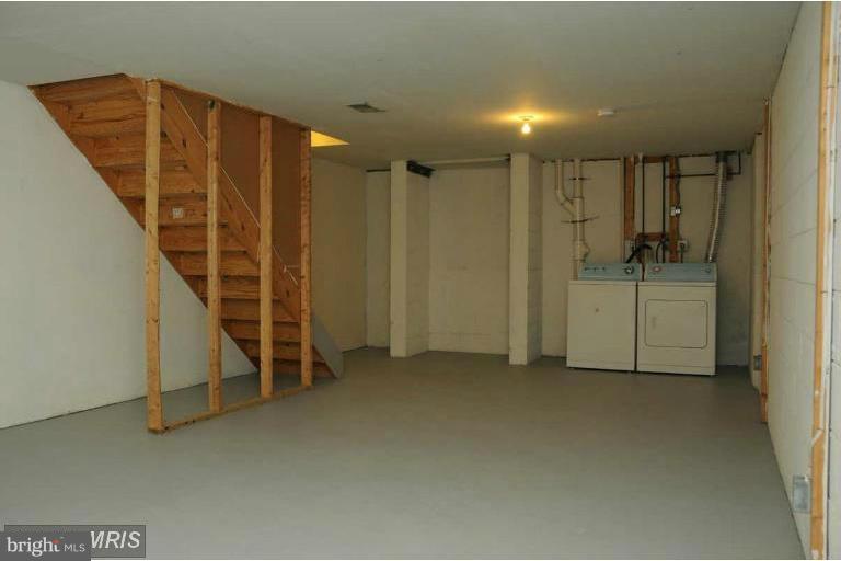 CLEMENTS COURT - Residential Lease