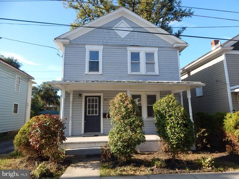 Homes For Sale - 369 Charles Street<br/> WINCHESTER, VA 22601
