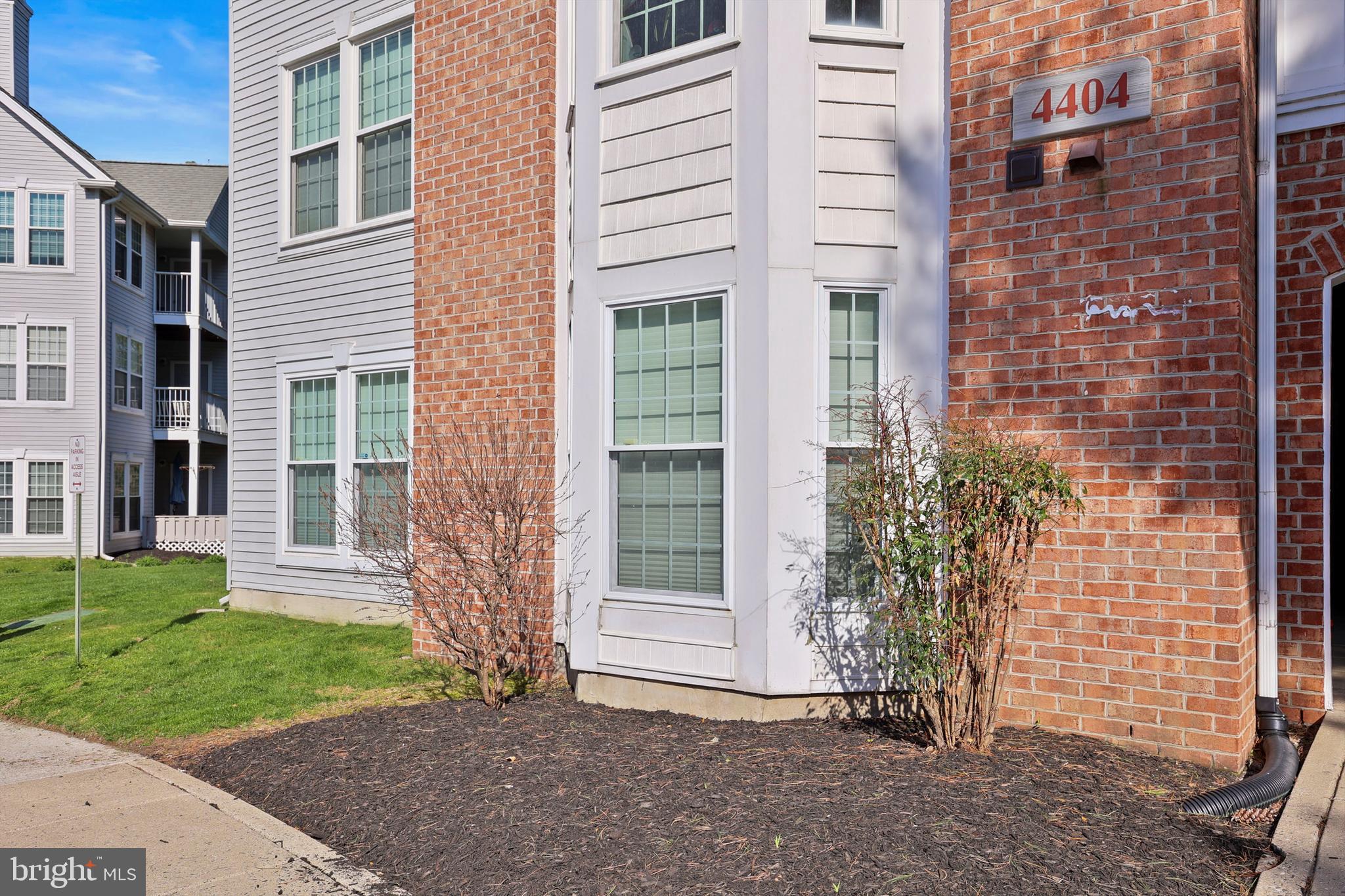 SILVERBROOK FARMS - Residential