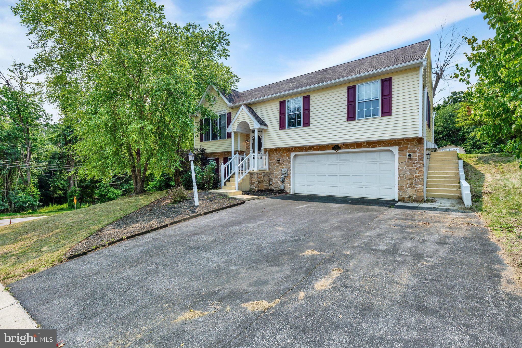 401 RABBIT HILL LANE