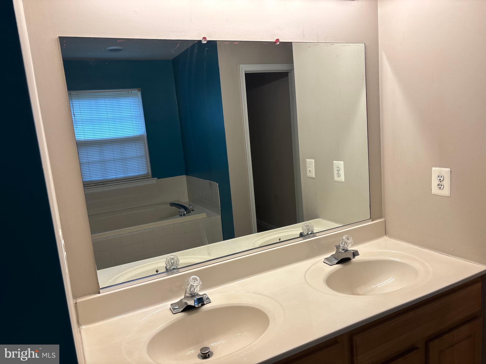 WESTBURY PUB - Residential Lease