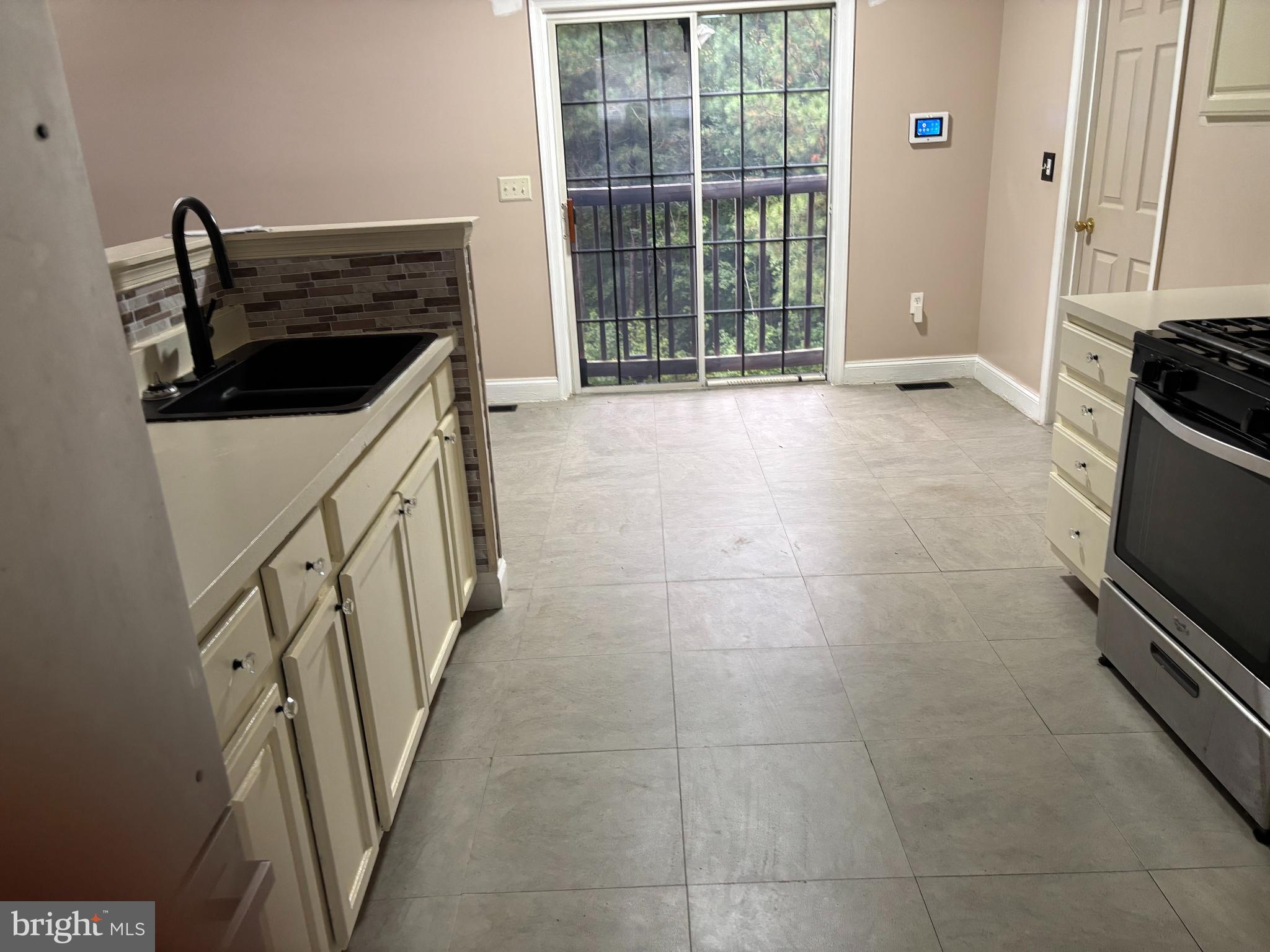 WESTBURY PUB - Residential Lease