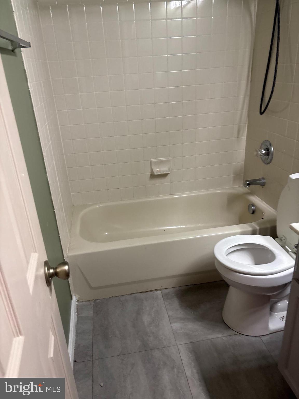 WESTBURY PUB - Residential Lease