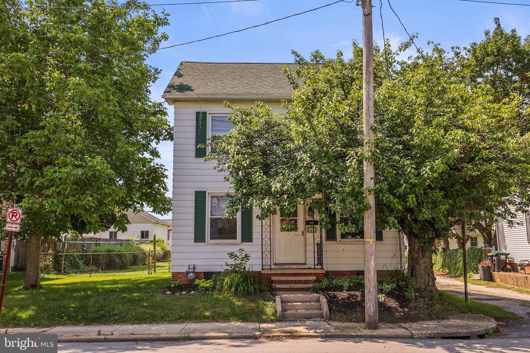 711 YORK STREET