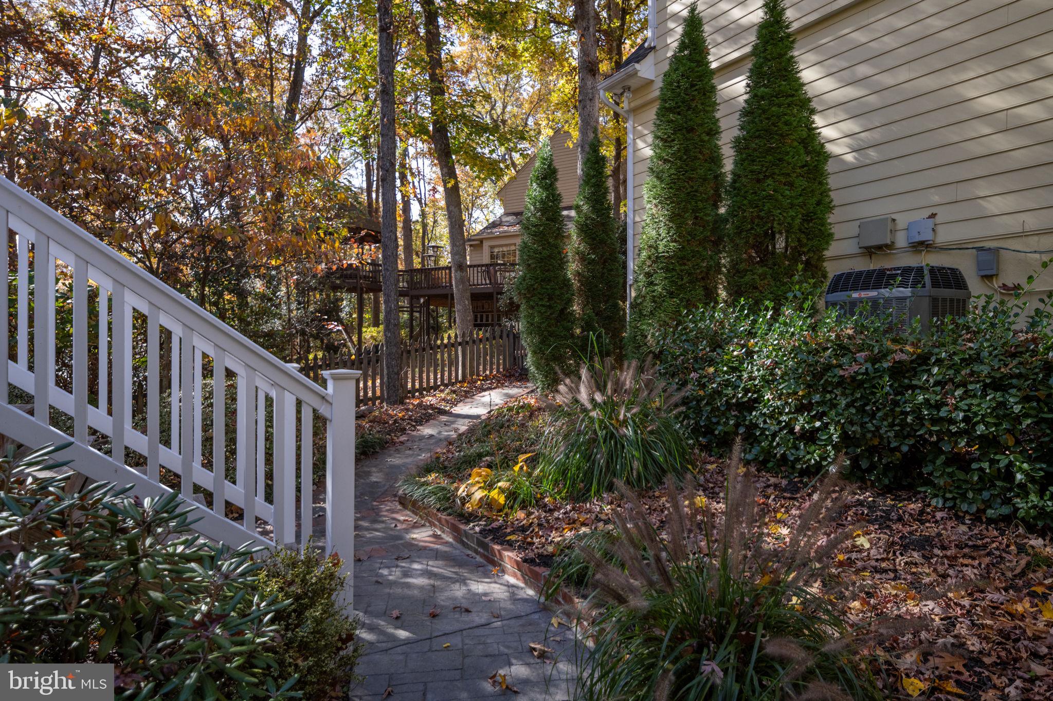 BREEZEWOOD - Residential