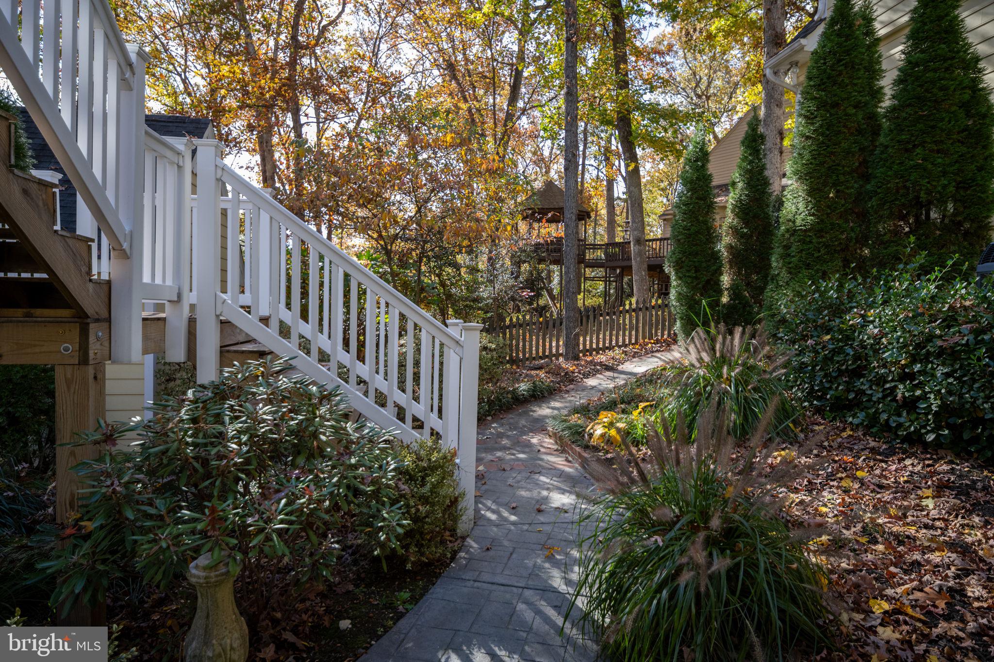 BREEZEWOOD - Residential