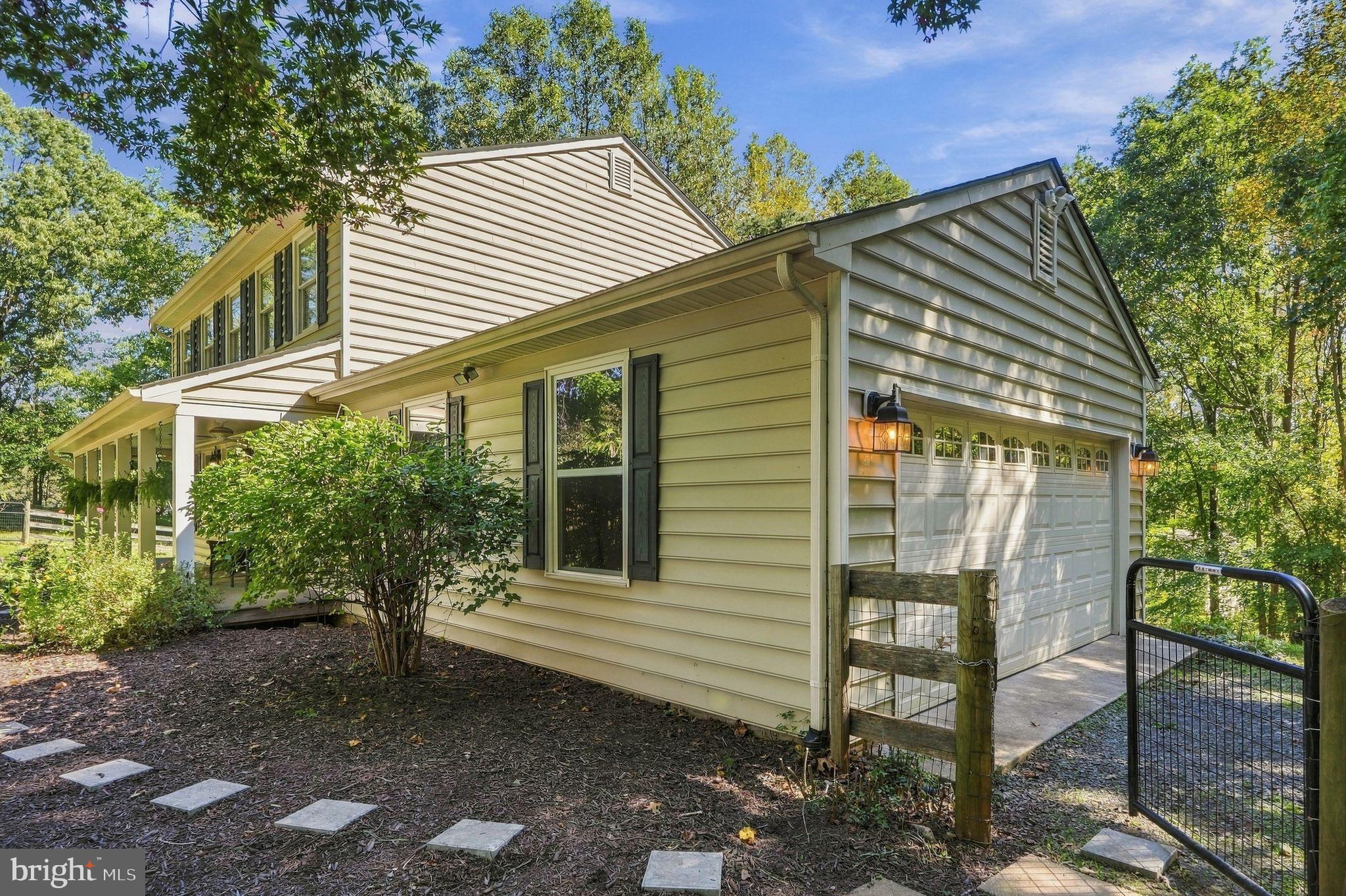 6085 JEFFERSONTON ROAD