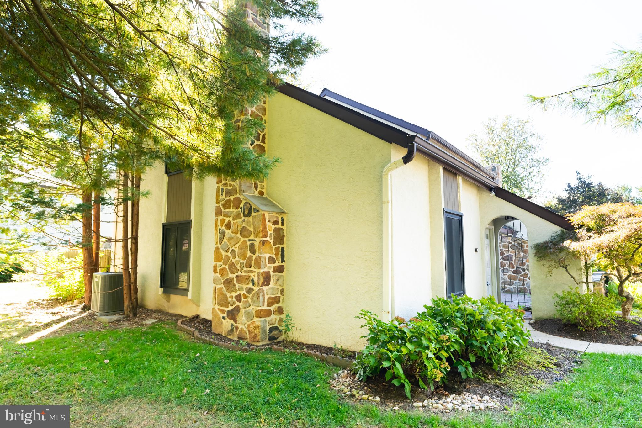 128 PINECREST