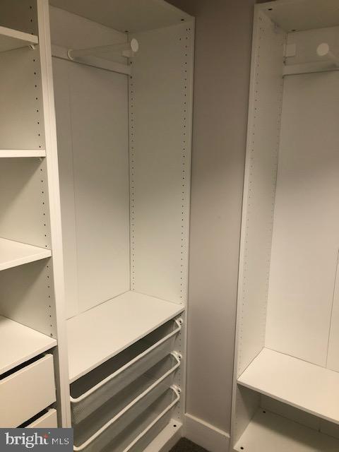 PARAMOUNT - Residential Lease