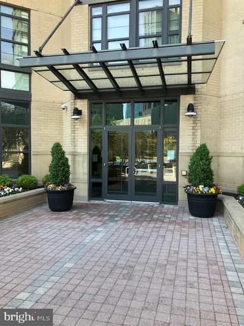 PARAMOUNT - Residential Lease