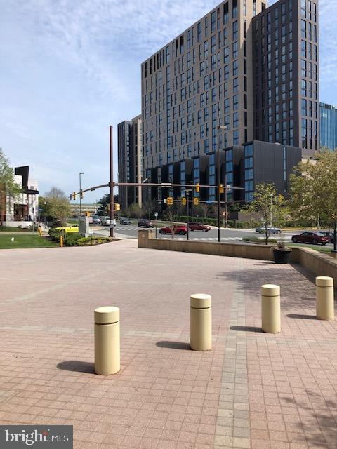 PARAMOUNT - Residential Lease