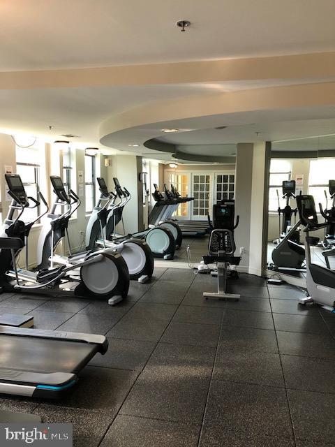 PARAMOUNT - Residential Lease