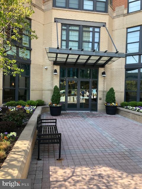 PARAMOUNT - Residential Lease