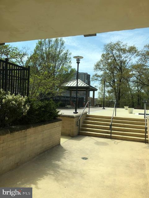 PARAMOUNT - Residential Lease