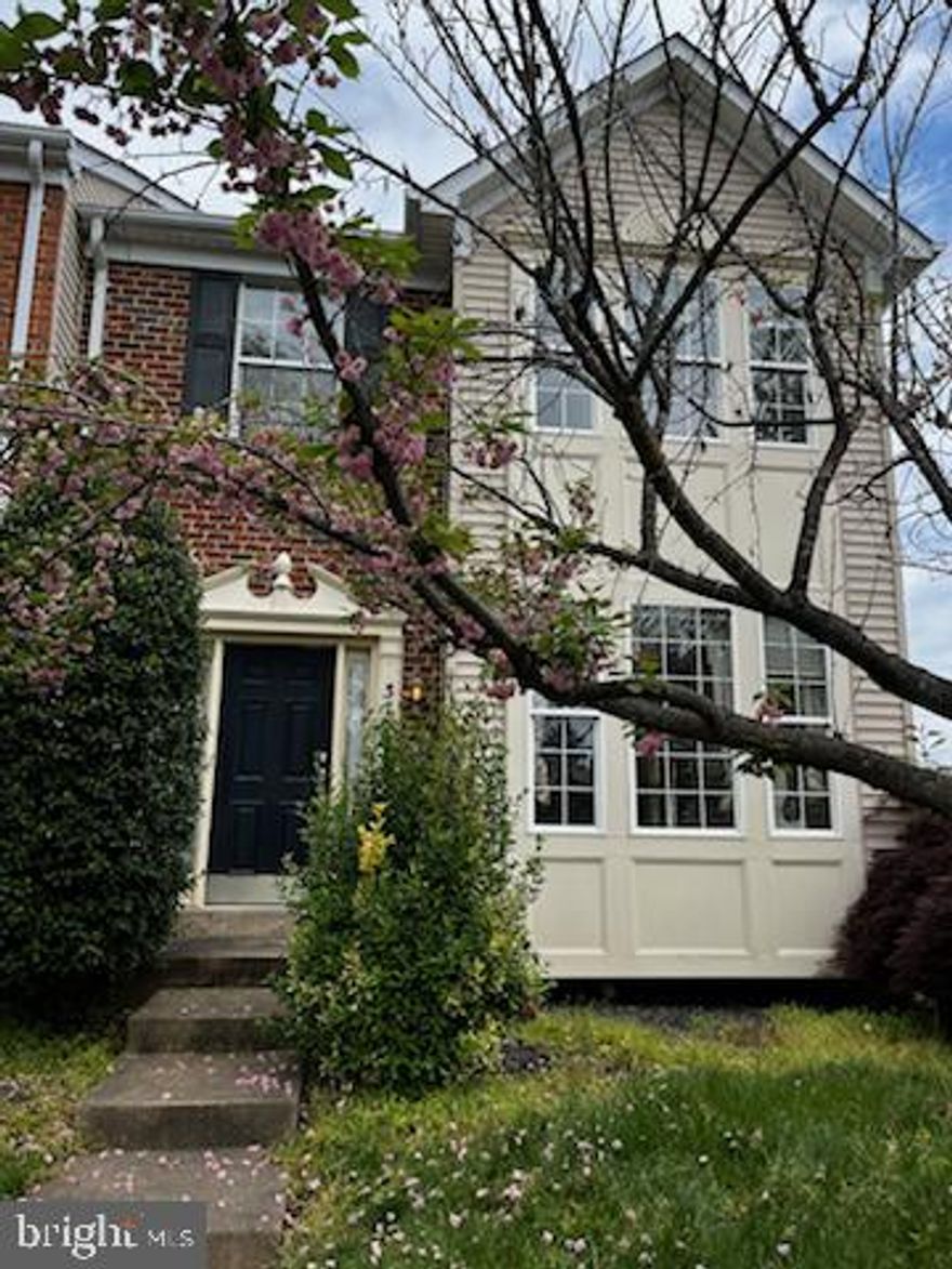 Three level end unit townhome in Ridgeleigh