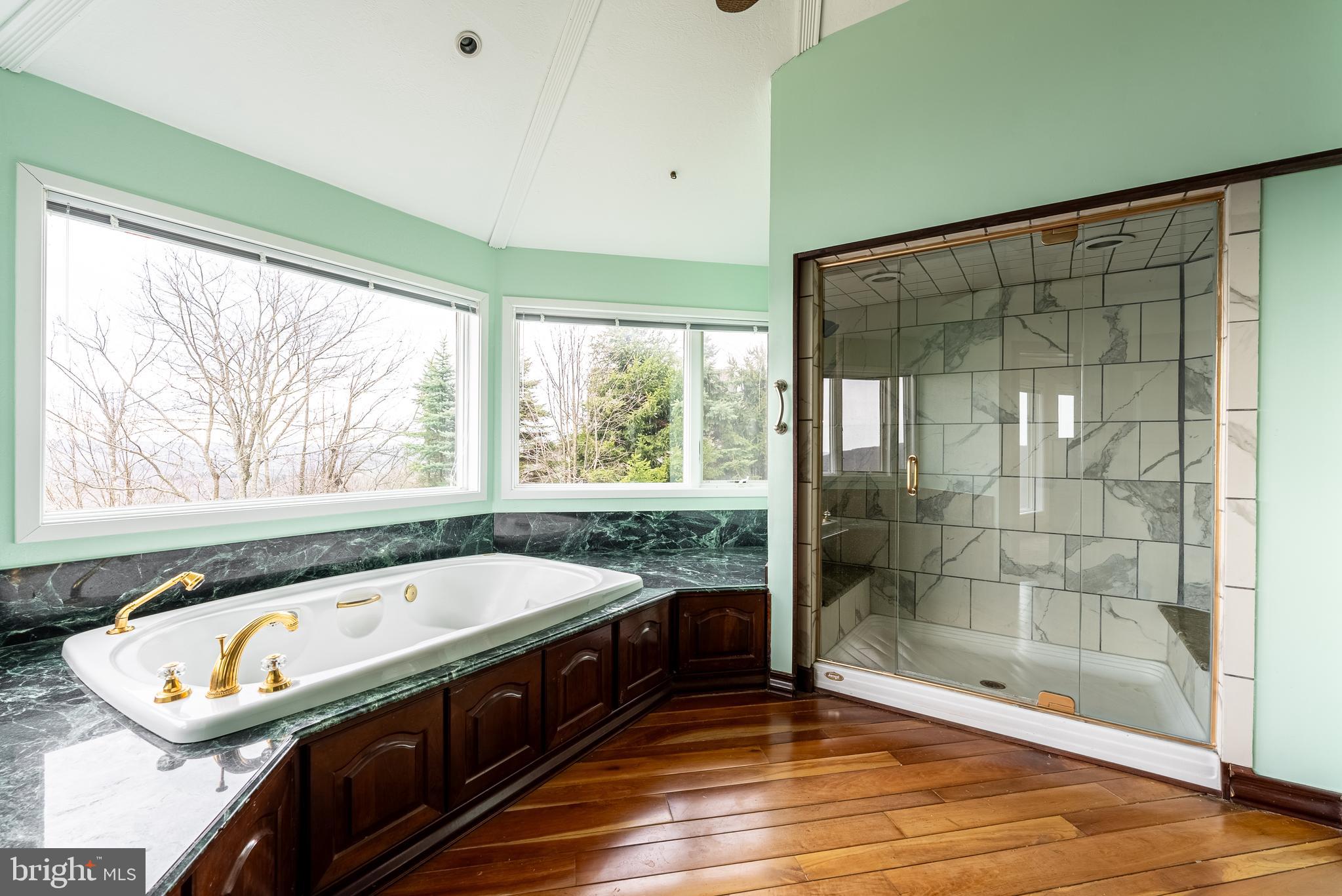 MOUNTAINSIDE - Residential