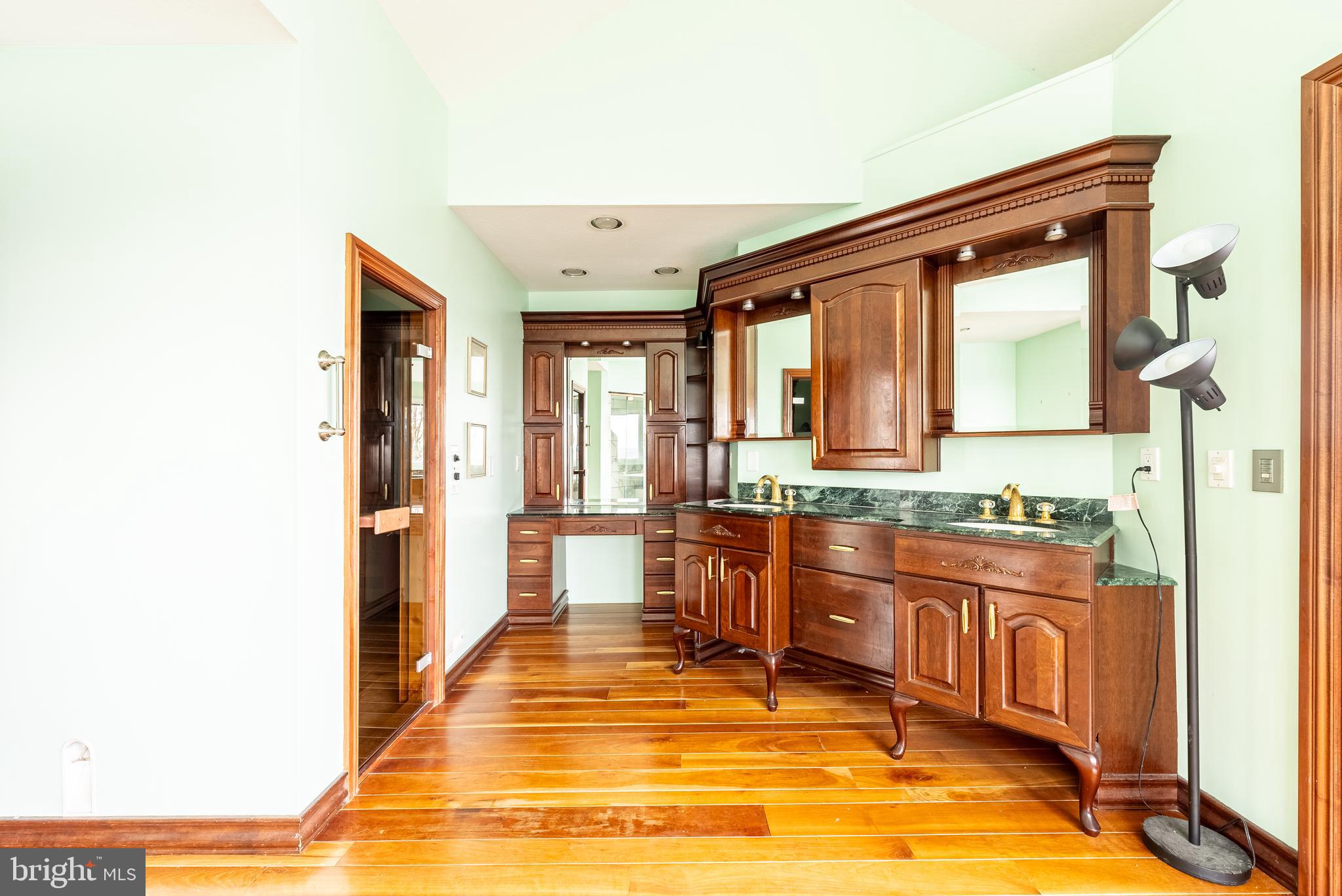 MOUNTAINSIDE - Residential