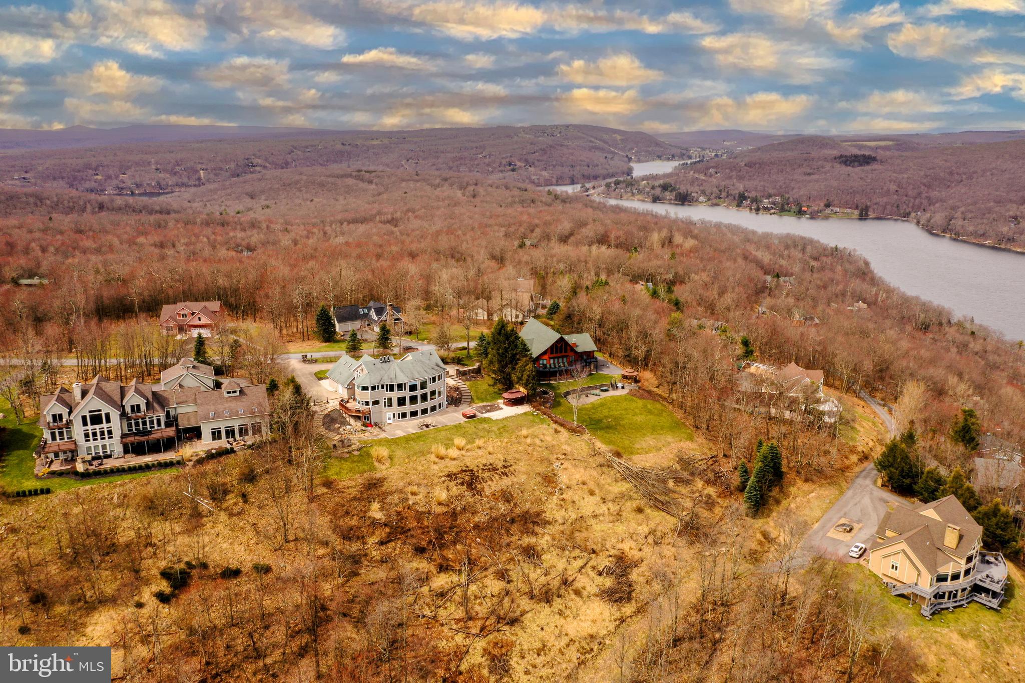 MOUNTAINSIDE - Residential