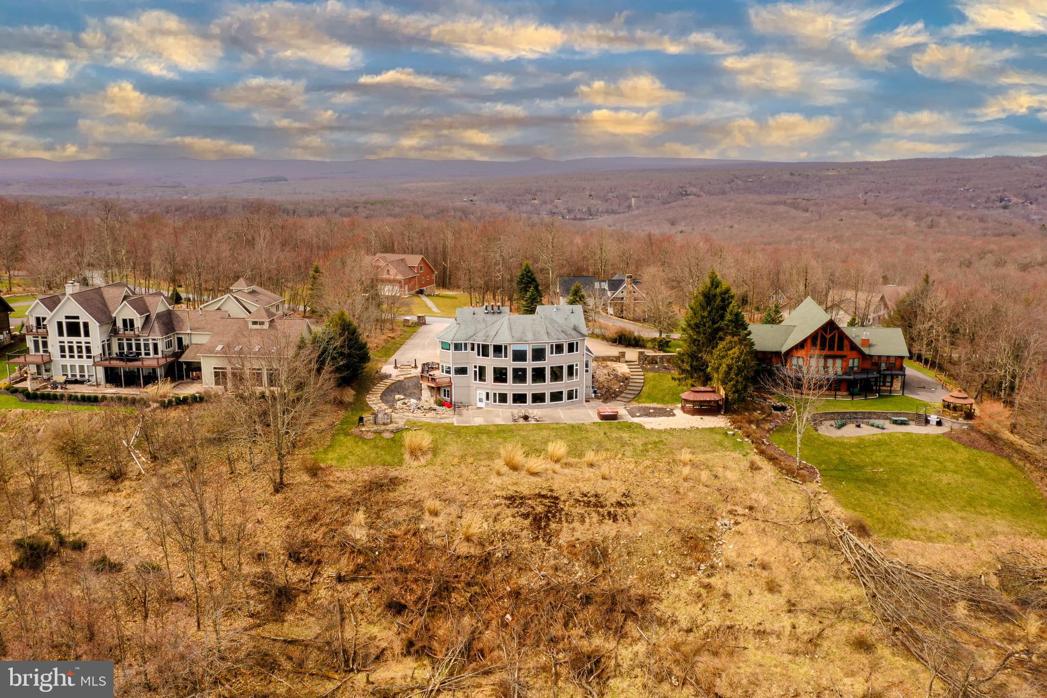 MOUNTAINSIDE - Residential