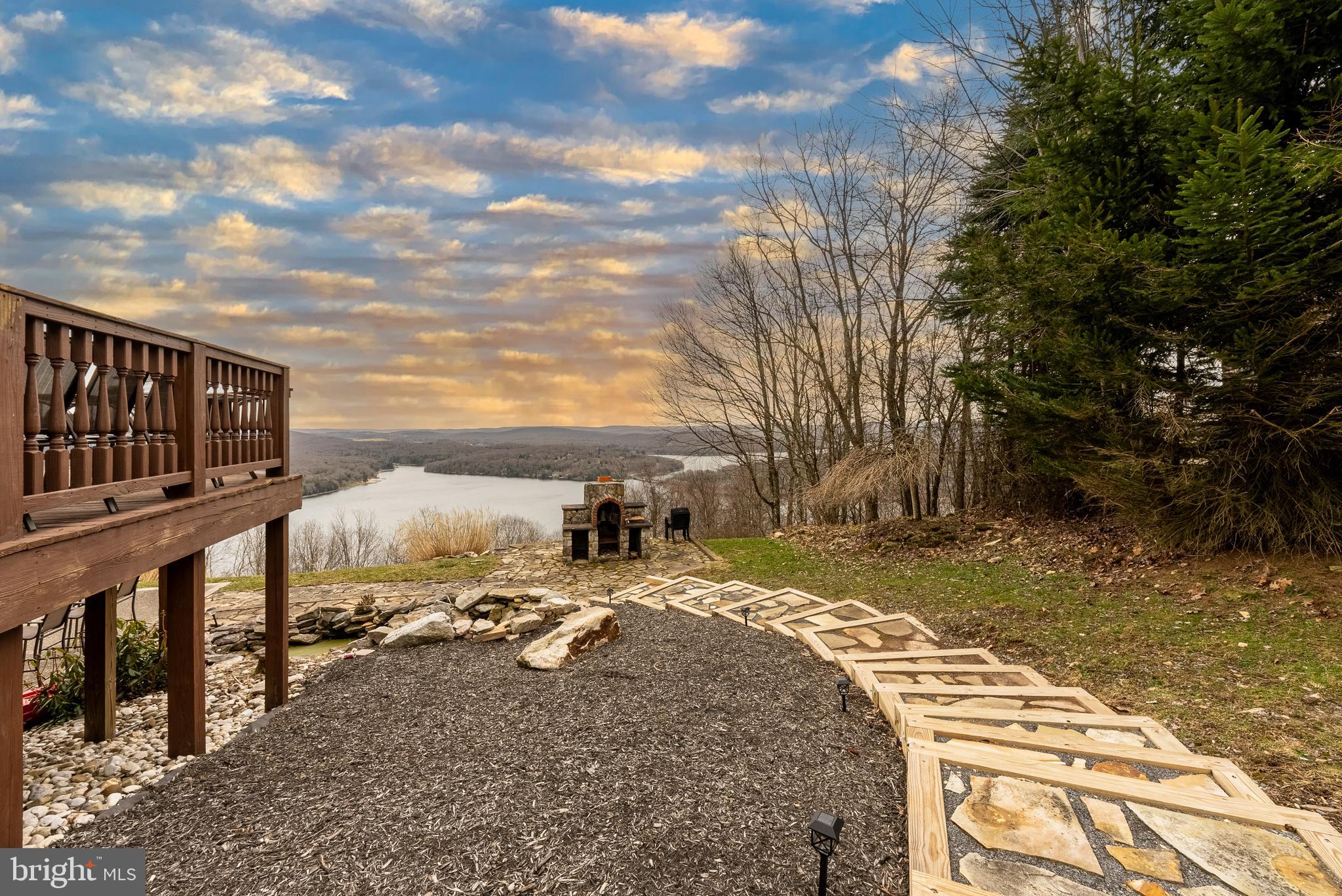 MOUNTAINSIDE - Residential