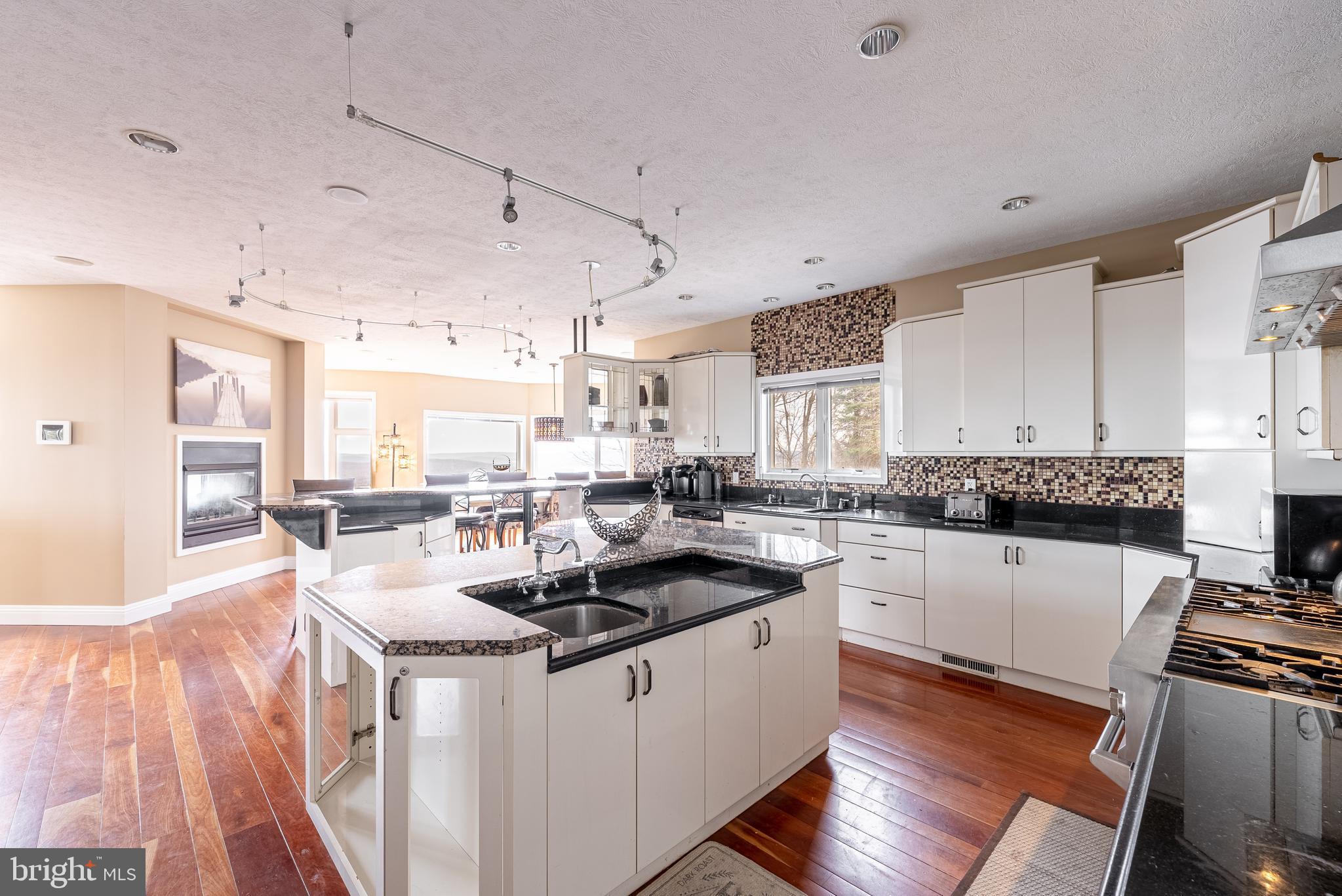 MOUNTAINSIDE - Residential