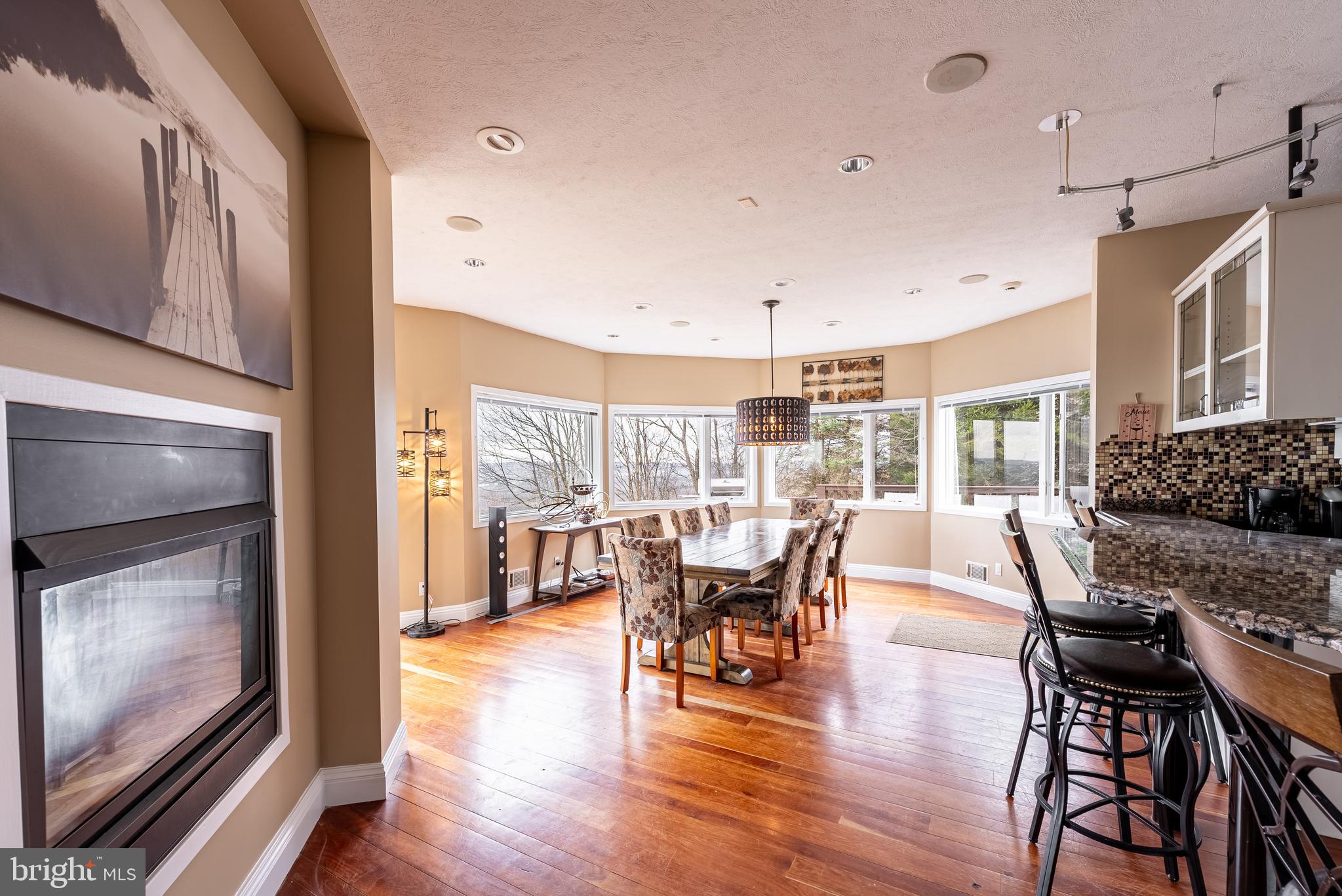 MOUNTAINSIDE - Residential