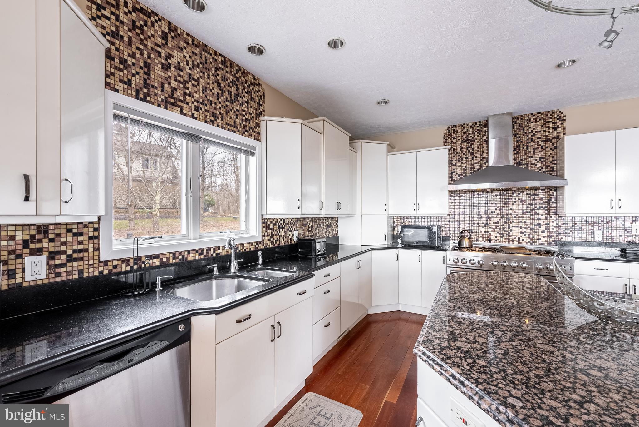 MOUNTAINSIDE - Residential