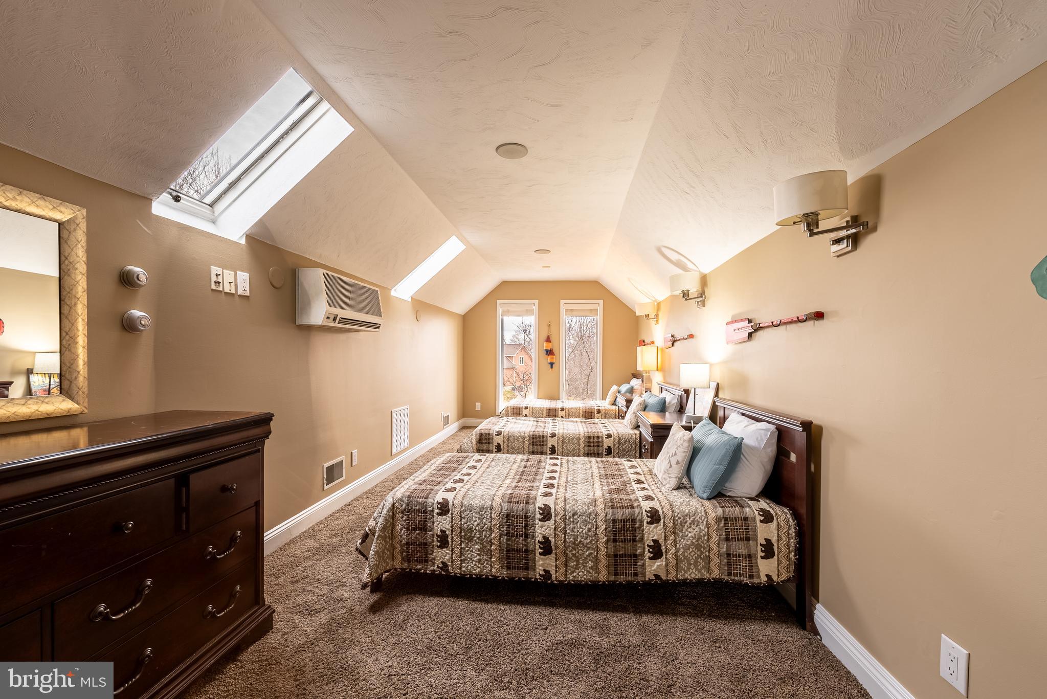 MOUNTAINSIDE - Residential