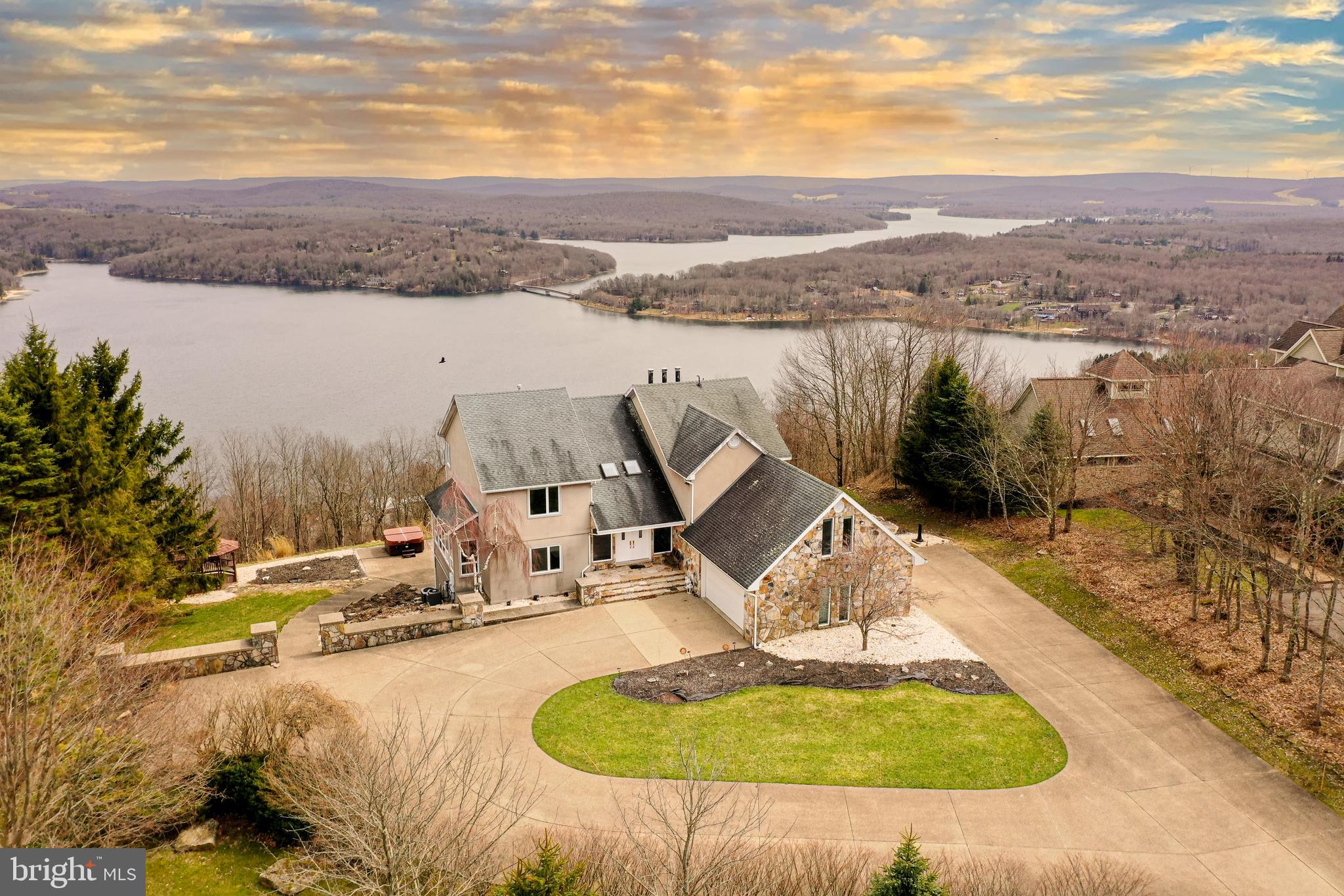 MOUNTAINSIDE - Residential