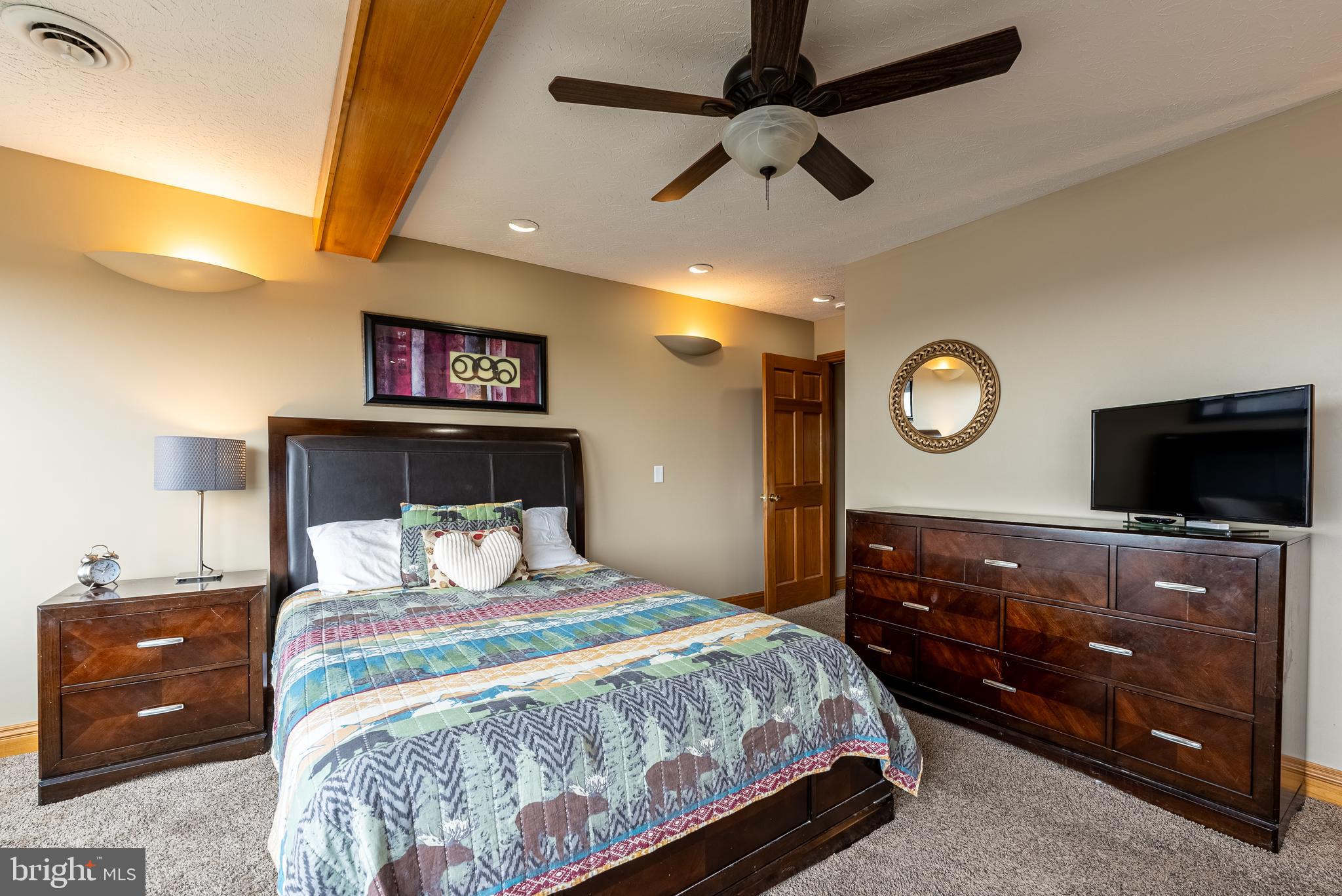 MOUNTAINSIDE - Residential